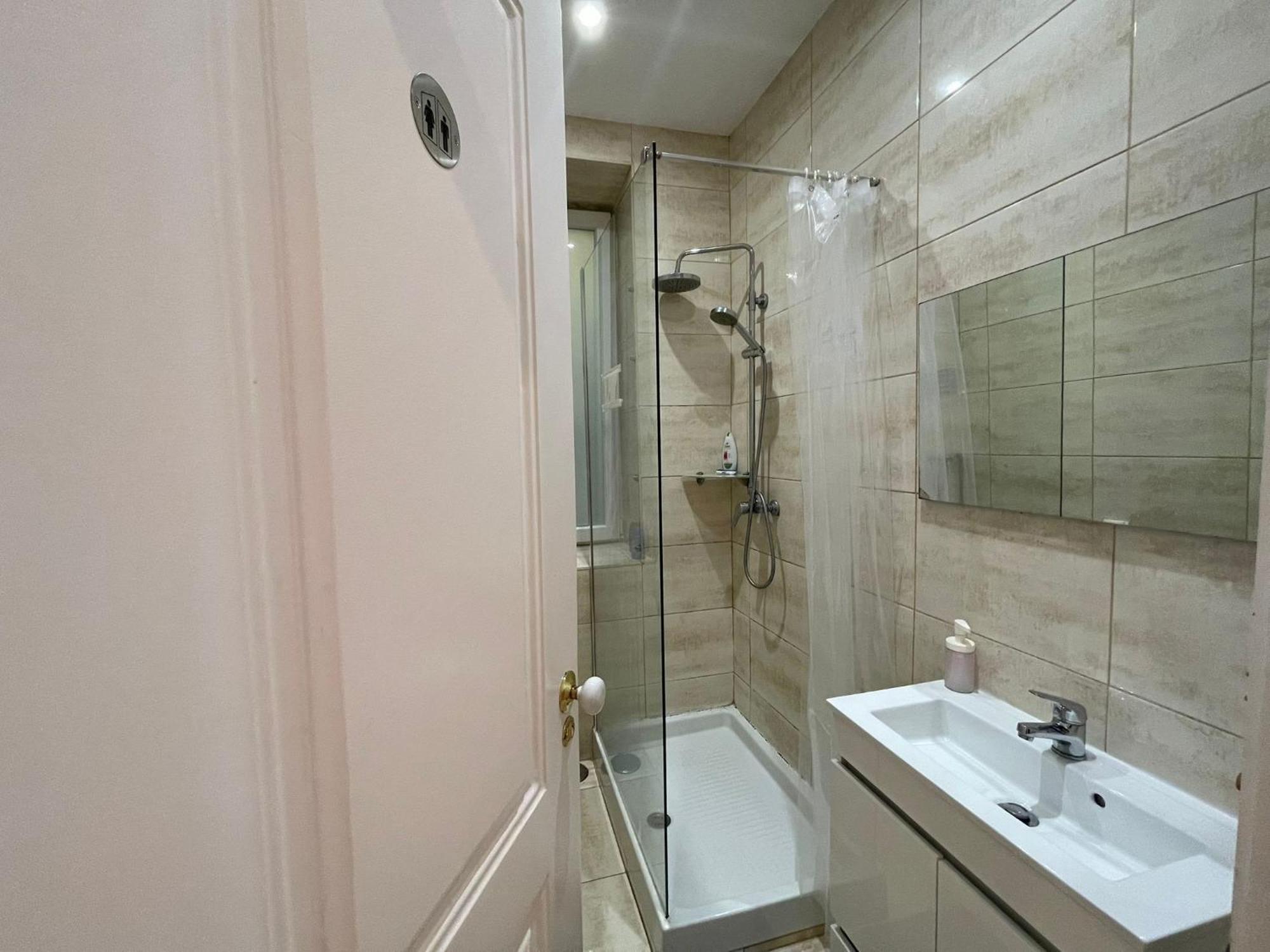 Embassy Arriaga Private Elegance Rooms In Stylish Shared Apartment Lisboa المظهر الخارجي الصورة