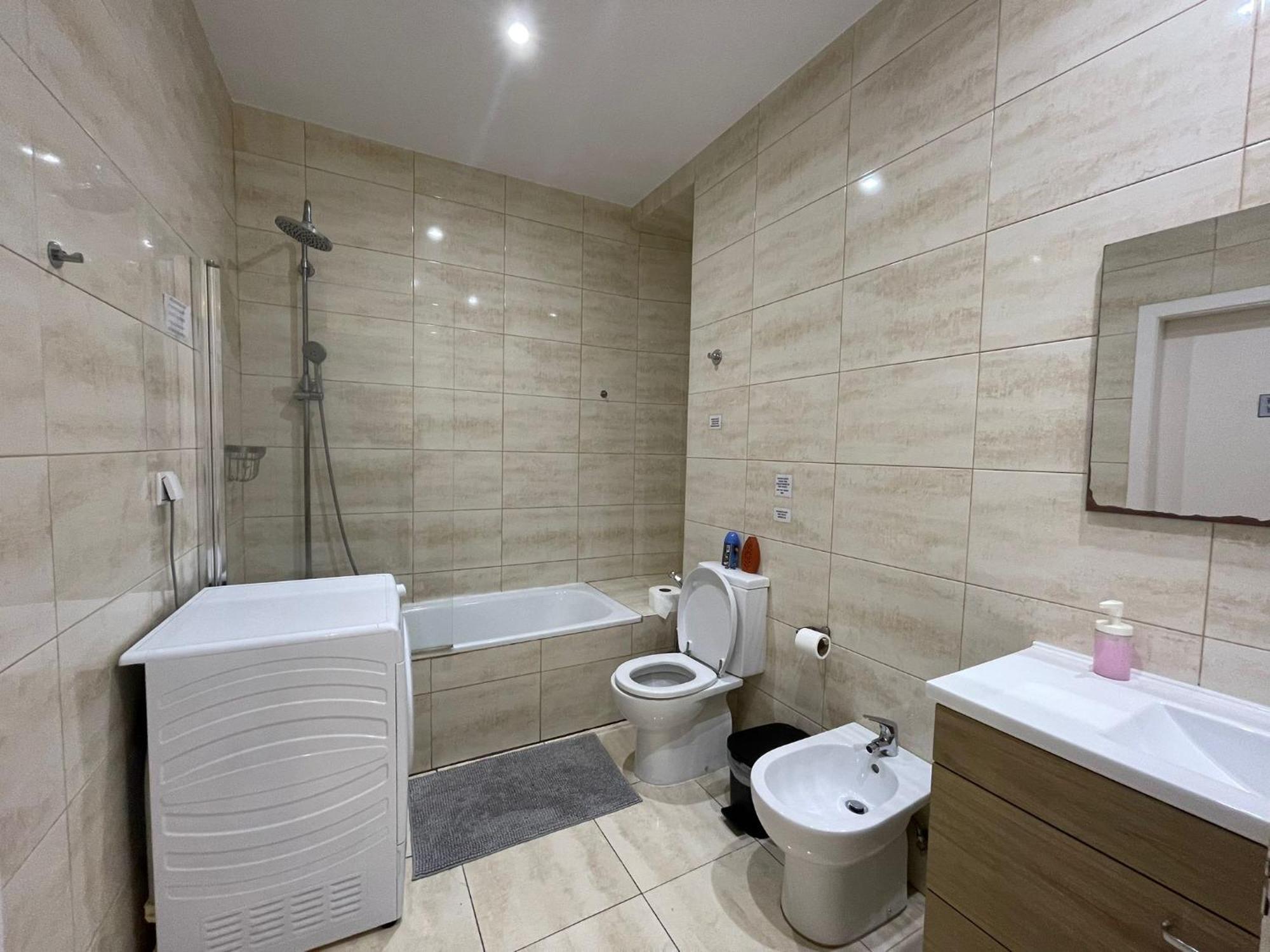 Embassy Arriaga Private Elegance Rooms In Stylish Shared Apartment Lisboa المظهر الخارجي الصورة